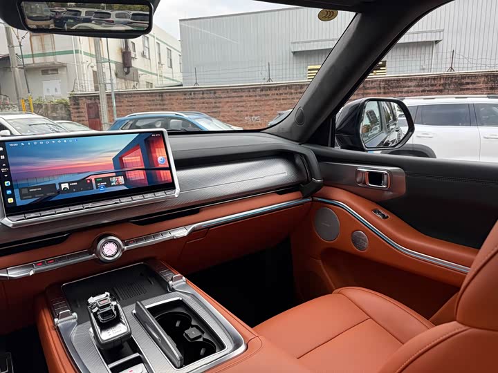 Фото 6 - Tank 700 Hybrid