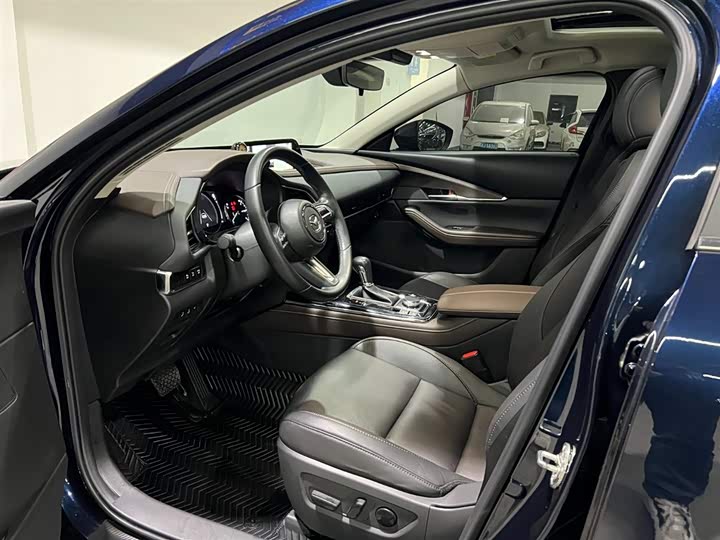 Фото 8 - Mazda CX-30