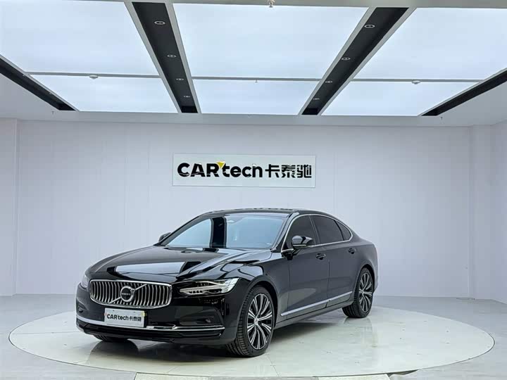 Фото 1 - Volvo S90