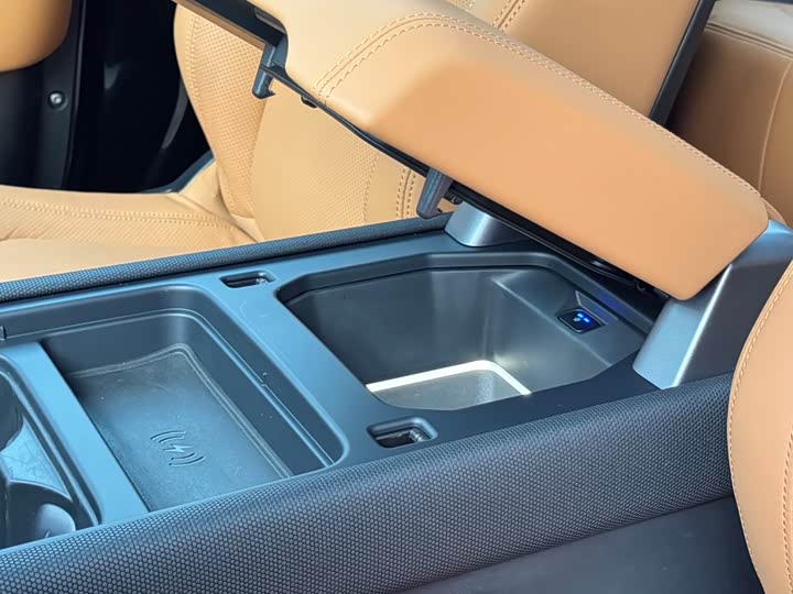 Фото 8 - Land Rover Defender