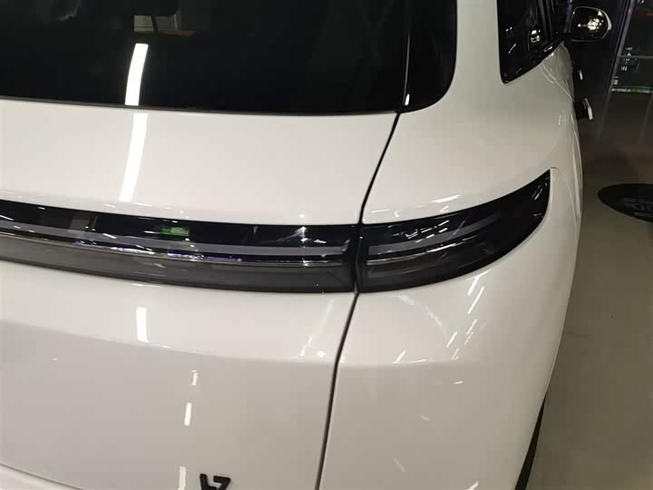 Фото 8 - LiXiang L7