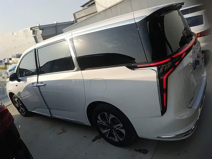 Фото 5 - Maxus G90