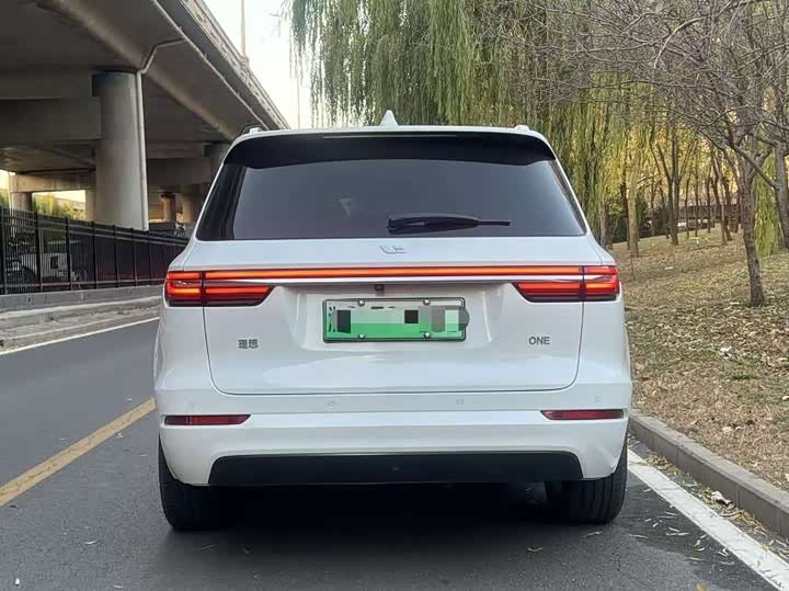 Фото 2 - LiXiang One