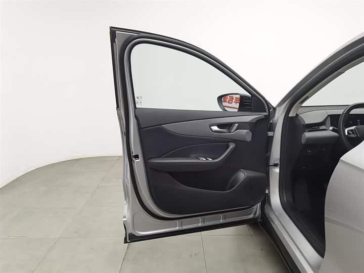 Фото 8 - MG Motor ES5