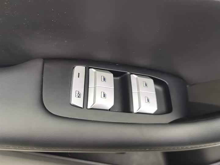 Фото 9 - MG Motor ES5