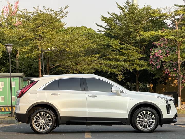 Фото 4 - Cadillac XT4