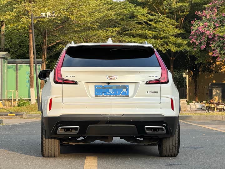 Фото 6 - Cadillac XT4