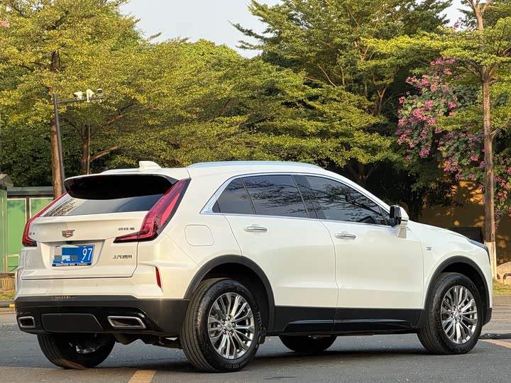 Фото 7 - Cadillac XT4