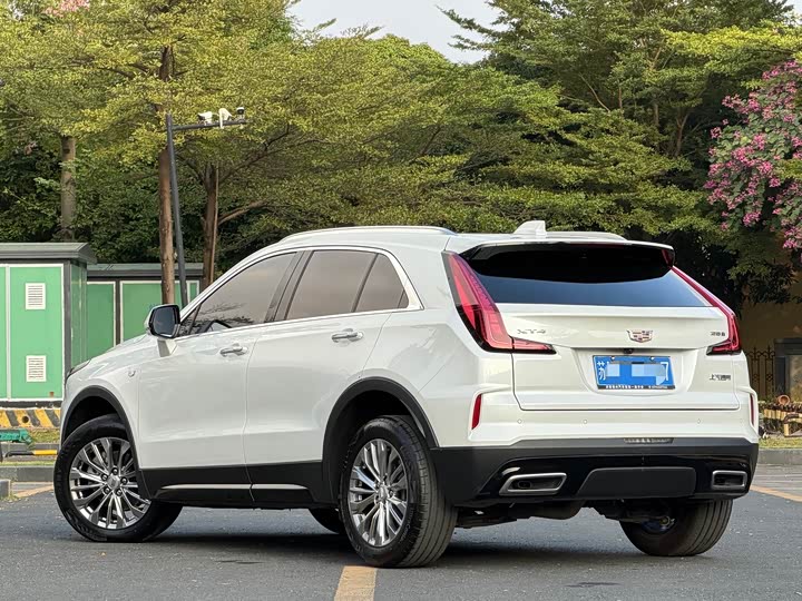 Фото 8 - Cadillac XT4