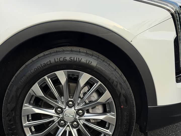 Фото 9 - Cadillac XT4