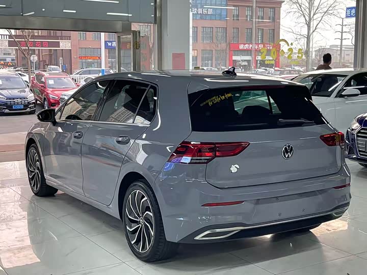 Фото 5 - Volkswagen Golf