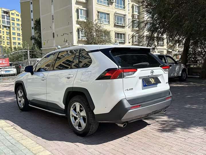 Фото 5 - Toyota RAV4