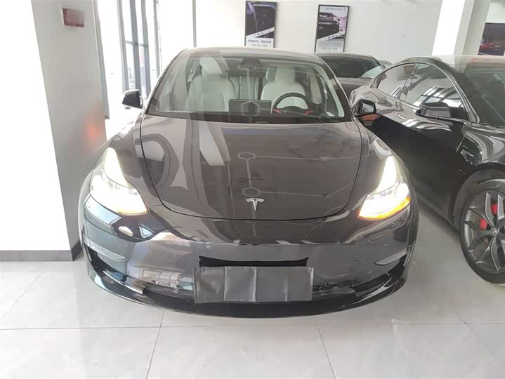 Фото 3 - Tesla Model 3