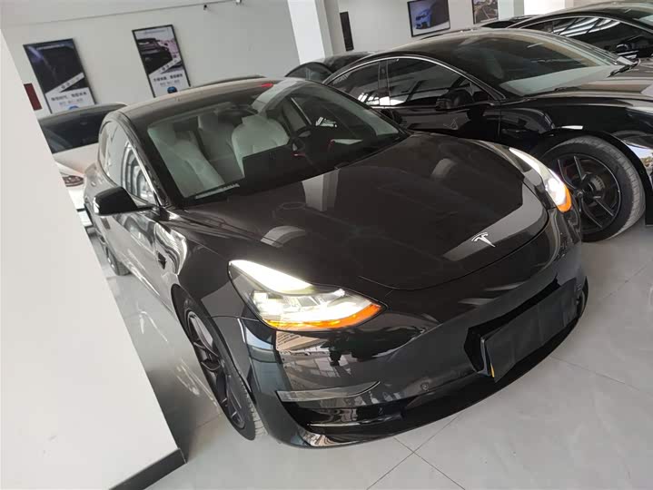 Фото 4 - Tesla Model 3