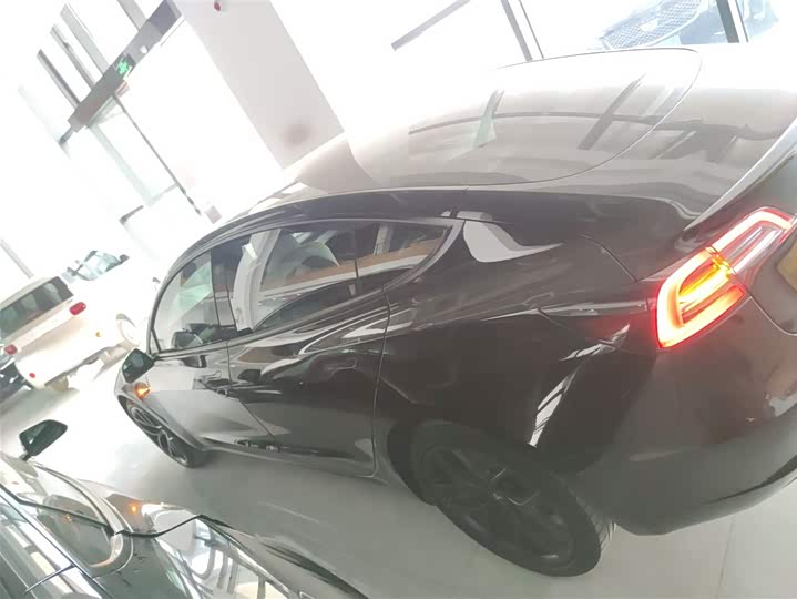 Фото 5 - Tesla Model 3