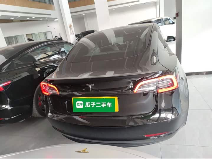 Фото 6 - Tesla Model 3