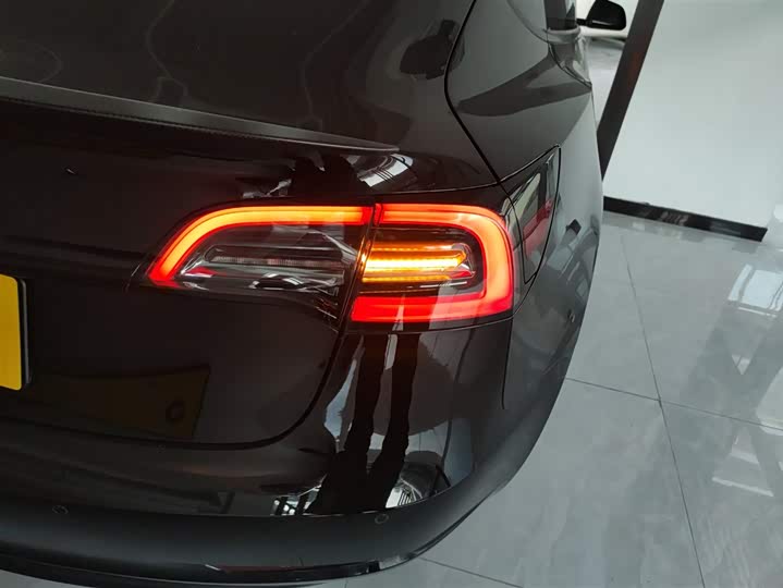 Фото 8 - Tesla Model 3