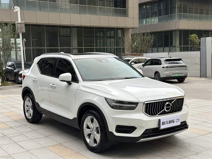 Фото 3 - Volvo XC40
