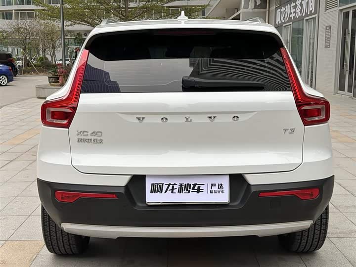 Фото 6 - Volvo XC40