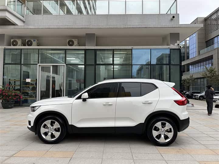 Фото 7 - Volvo XC40