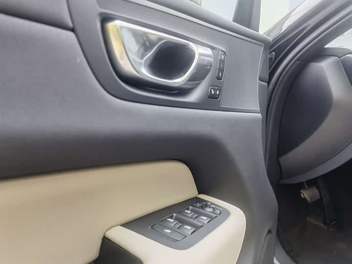 Фото 5 - Volvo XC60