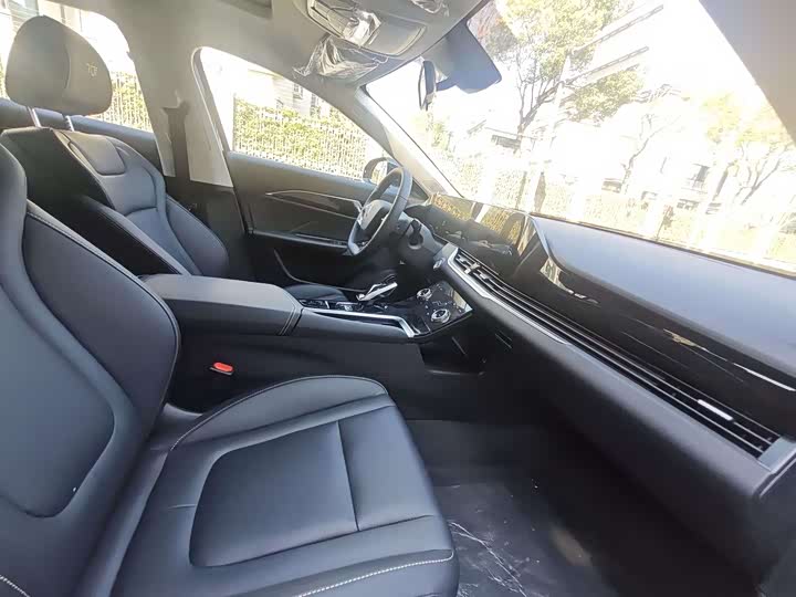 Фото 7 - Bestune B70