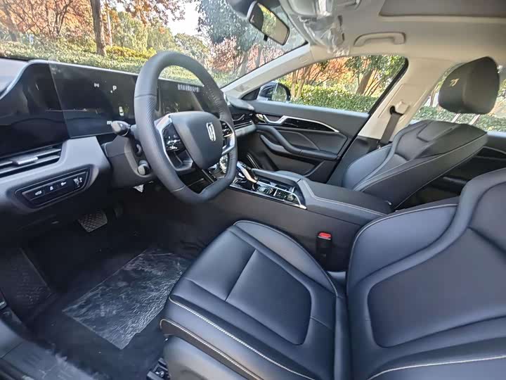 Фото 8 - Bestune B70