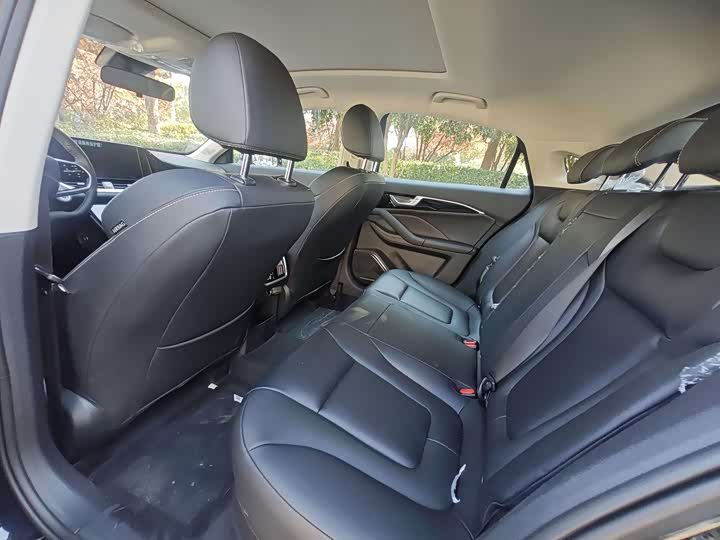 Фото 9 - Bestune B70