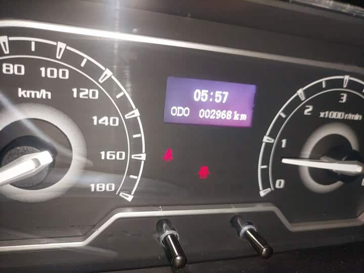 Фото 4 - Maxus V80