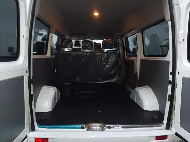 Фото 9 - Maxus V80