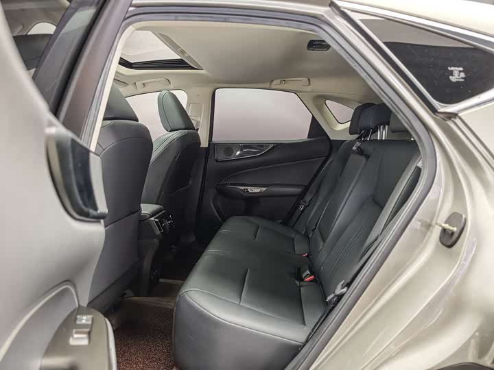 Фото 7 - Lexus NX