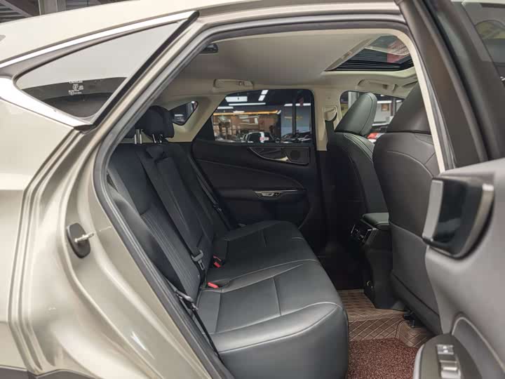 Фото 9 - Lexus NX