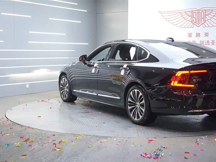 Фото 3 - Volvo S90