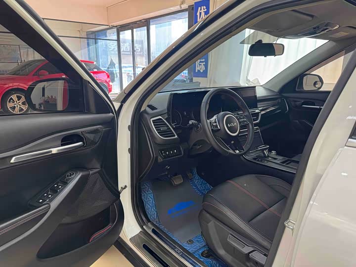 Фото 7 - Kia KX3