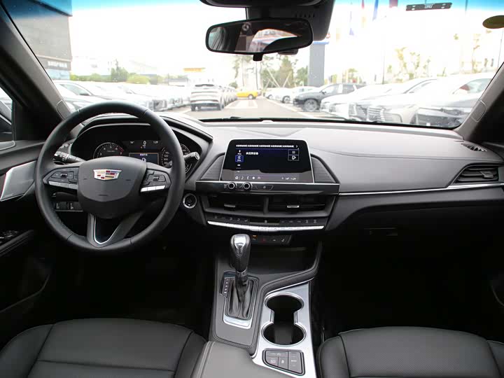 Фото 8 - Cadillac CT4