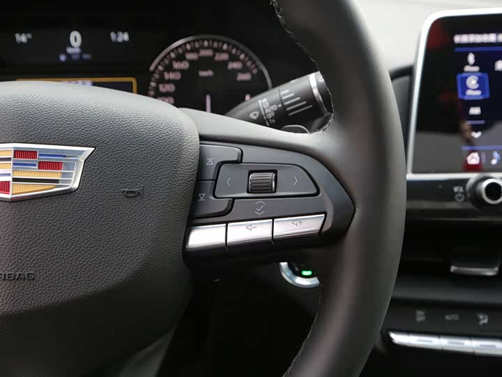 Фото 9 - Cadillac CT4