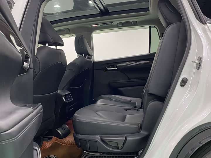 Фото 5 - Toyota Highlander