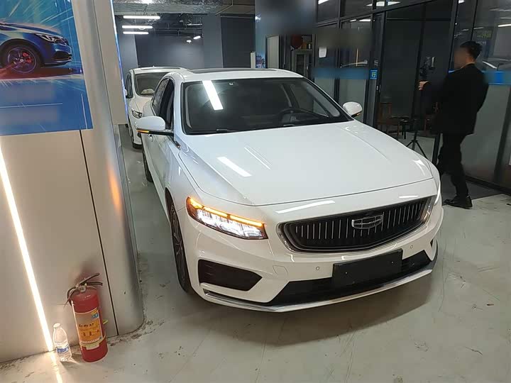 Фото 4 - Geely Preface