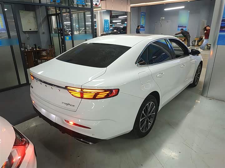 Фото 7 - Geely Preface