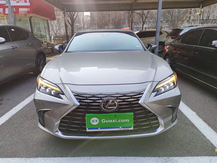 Фото 3 - Lexus ES