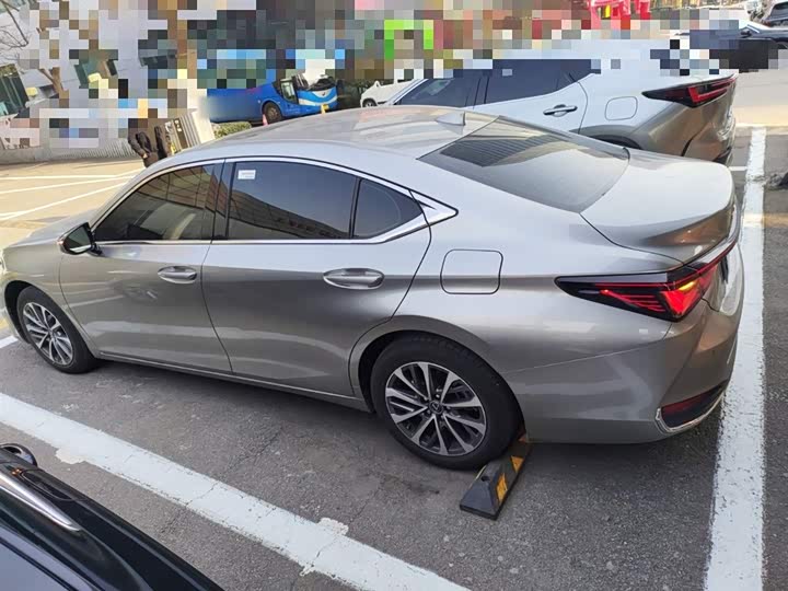 Фото 5 - Lexus ES