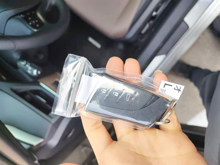 Фото 9 - Lexus ES