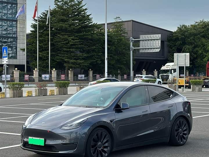 Фото 1 - Tesla Model Y