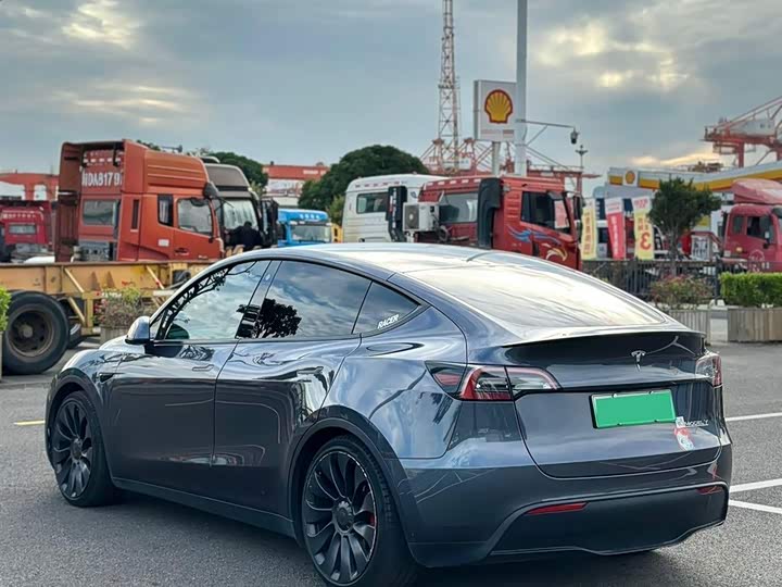 Фото 4 - Tesla Model Y