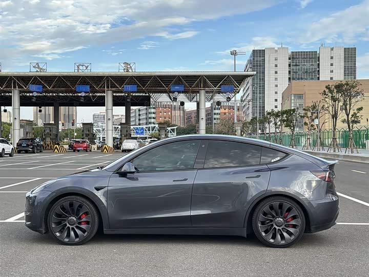 Фото 6 - Tesla Model Y