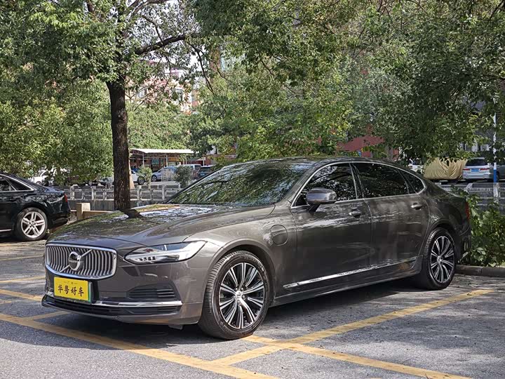 Фото 1 - Volvo S90 Hybrid