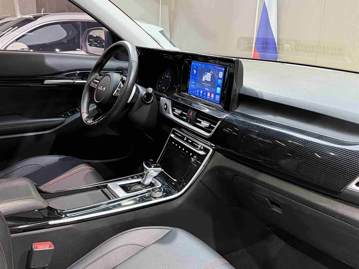 Фото 9 - Kia KX3