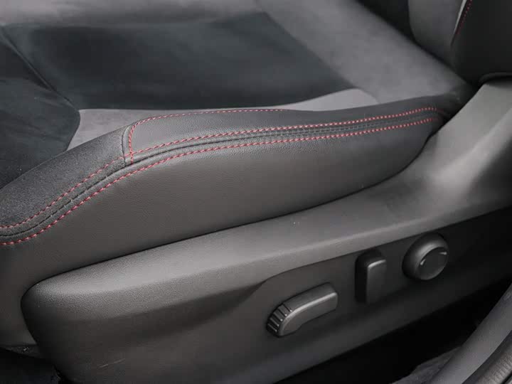 Фото 4 - Subaru WRX