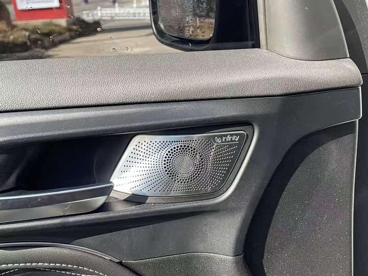 Фото 9 - Tank 300