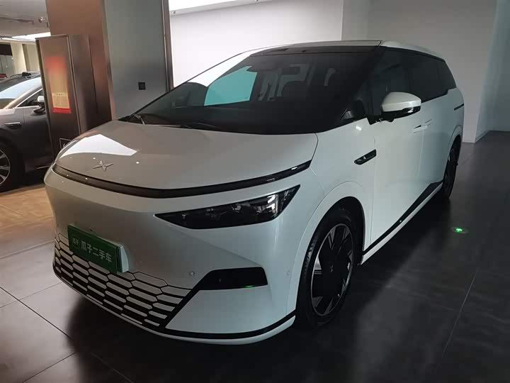 Фото 2 - XPeng X9